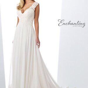 Mon Cheri Enchanting Wedding dress Size 20W Ivory